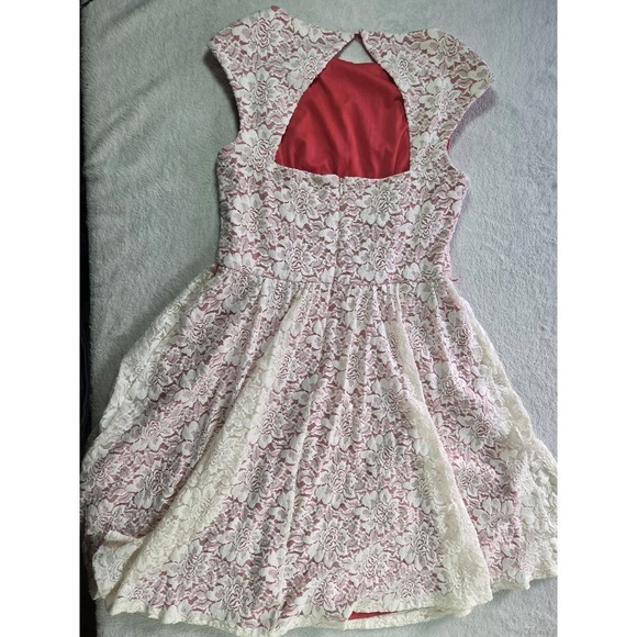 Maggie London Lace Fit Flare Dress Size 10 Ivory Red Lined Cocktail Wedding - Picture 3 of 10
